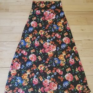 Agnes and Dora Black Floral Maxi Skirt XS